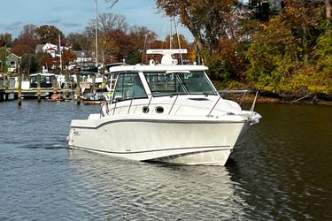 31' Boston Whaler 2017 Yacht For Sale